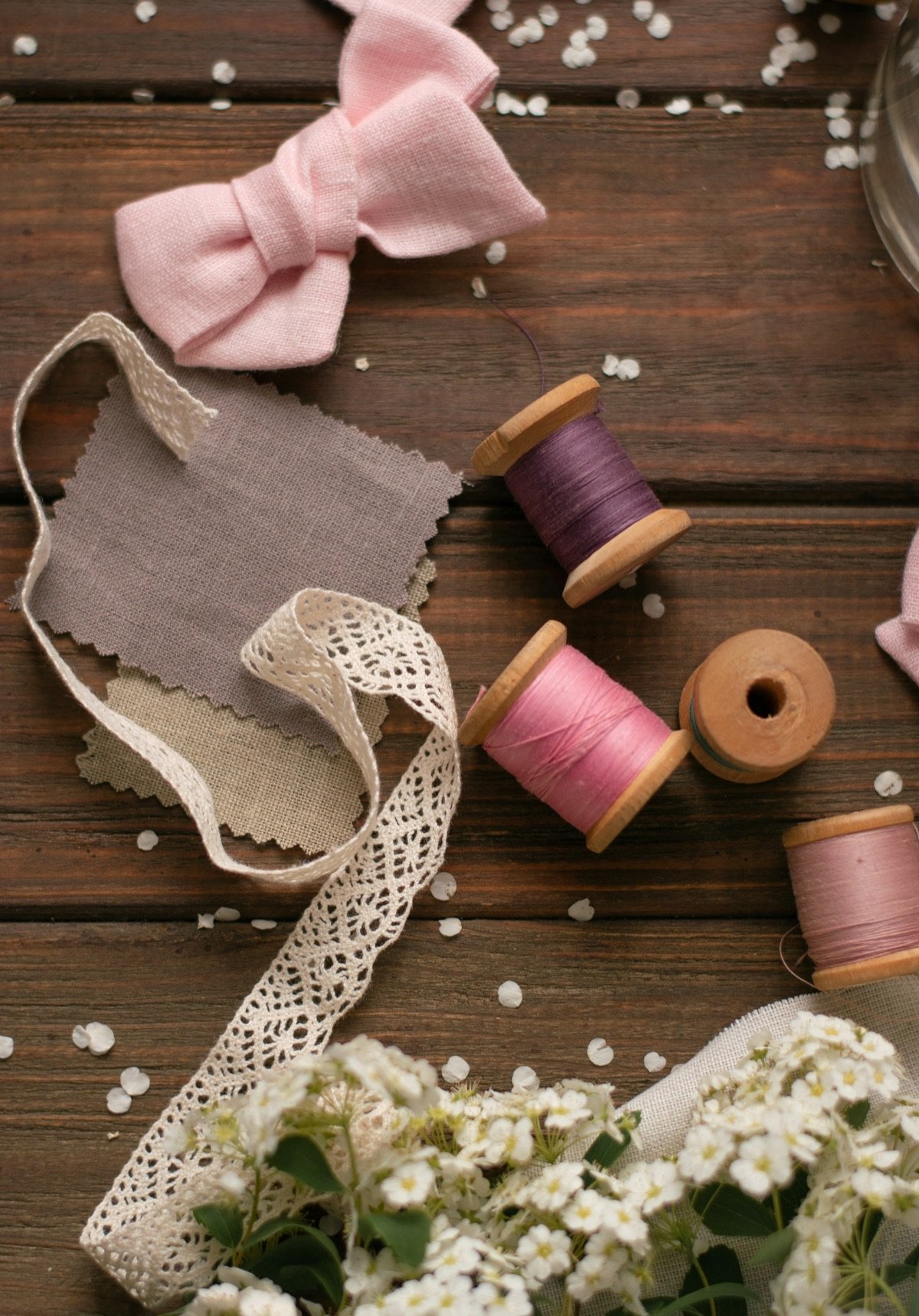 Yarn thread spools on industrial spinning frames